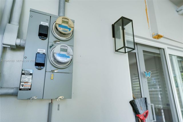 421 SW 14th Ct, Fort Lauderdale, FL 33315