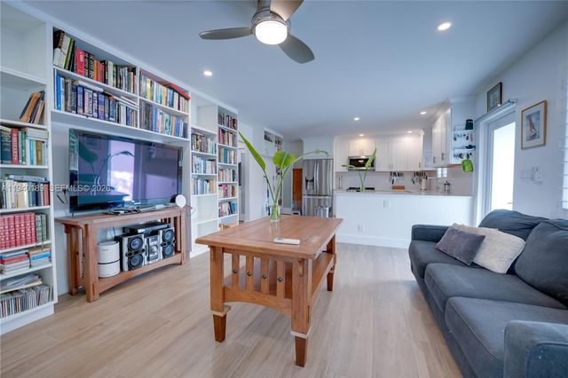 421 SW 14th Ct, Fort Lauderdale, FL 33315