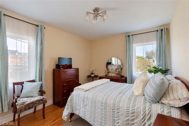 19417 Vanowen, Reseda, CA 91335