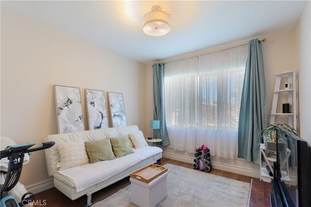 19417 Vanowen, Reseda, CA 91335