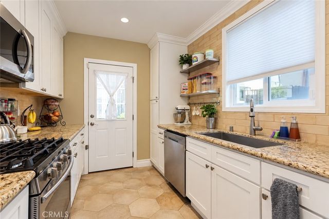 19417 Vanowen, Reseda, CA 91335