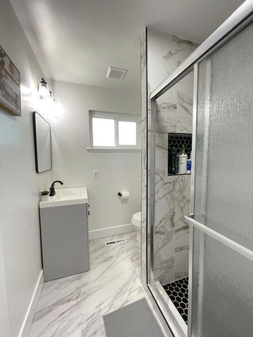 725 W Rialto Avenue, Fresno, CA 93705