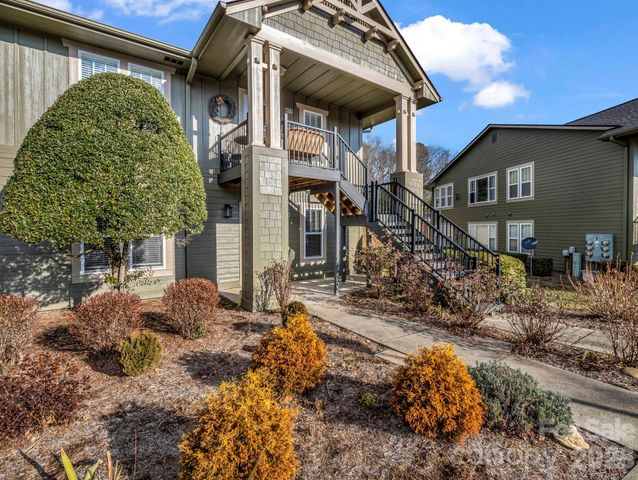 1505 Deermouse Way, Hendersonville, NC 28792