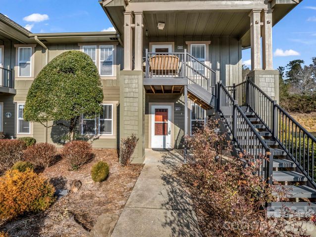 1505 Deermouse Way, Hendersonville, NC 28792