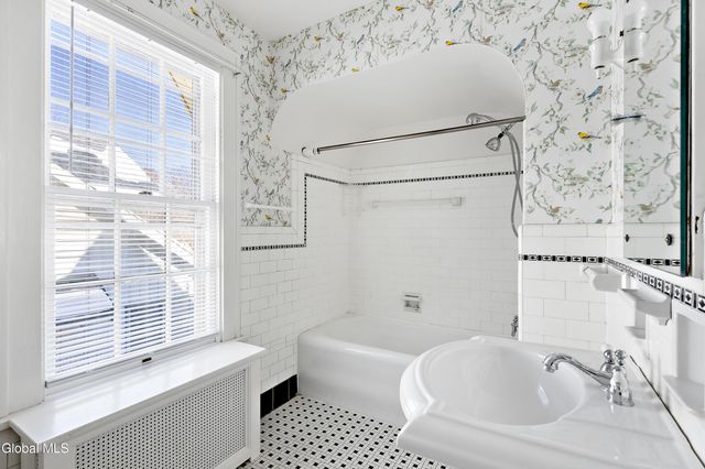 2171 Grand Boulevard, Niskayuna, NY 12309