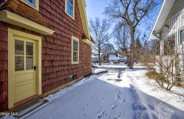 2171 Grand Boulevard, Niskayuna, NY 12309