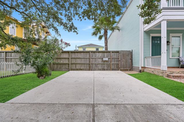 2324 Avenue P Back Up, Galveston, TX 77550