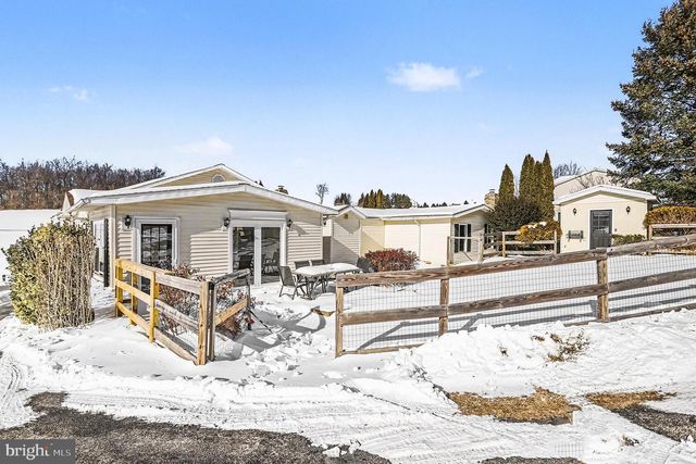 4570 WALTERS HATCHERY RD, Spring Grove, PA 17362