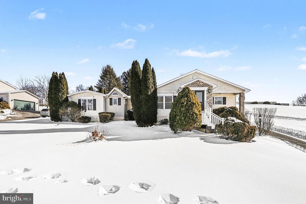 4570 WALTERS HATCHERY RD, Spring Grove, PA 17362