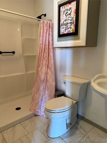 11225 S Oologah Circle, Oologah, OK 74053