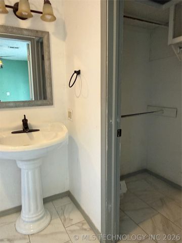 11225 S Oologah Circle, Oologah, OK 74053