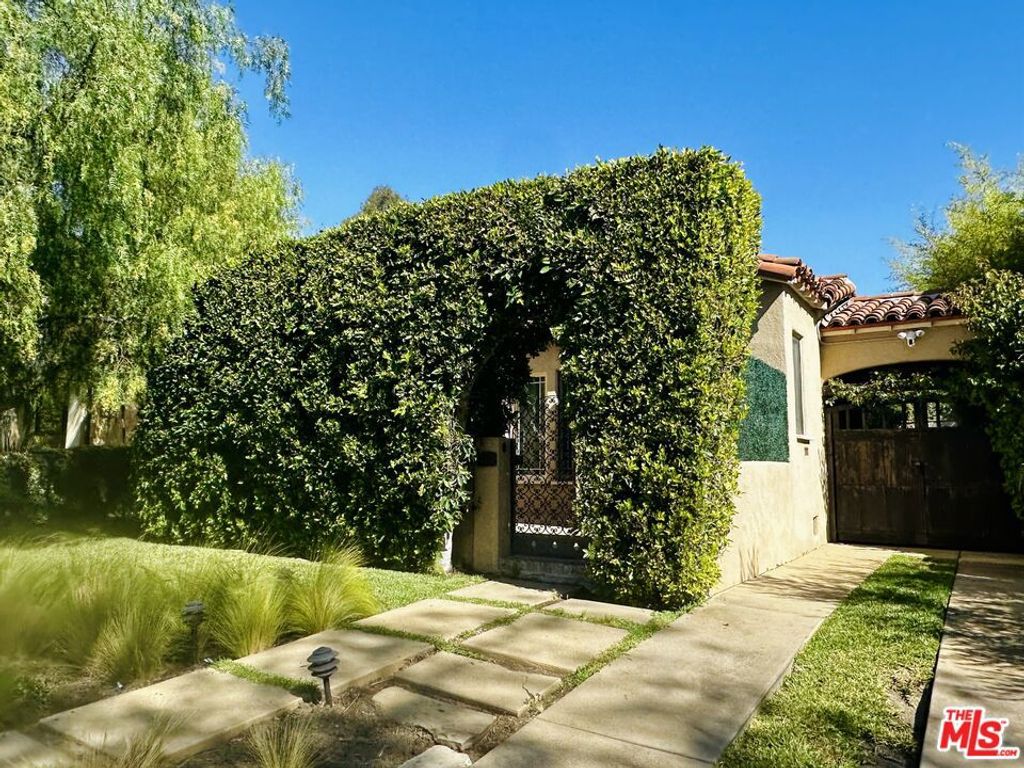 2012 Manning Avenue, Los Angeles, CA 90025