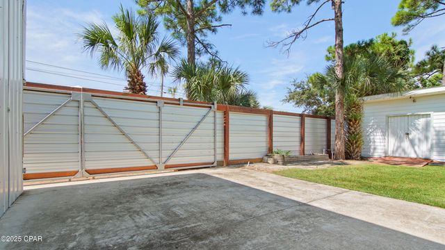 7425 S Lagoon Drive, Panama City, FL 32408