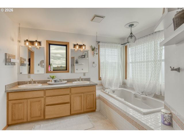 12913 Se 129TH Ct, Happy Valley, OR 97086