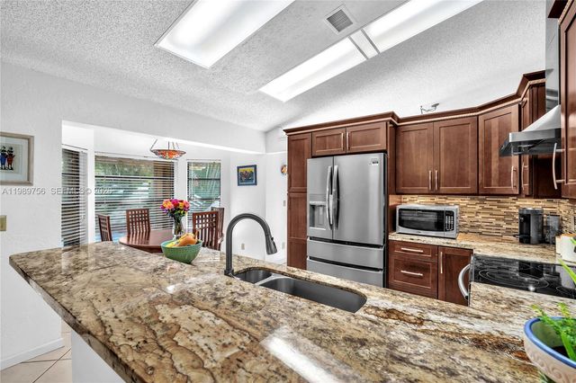 9300 NW 32nd Mnr, Sunrise, FL 33351