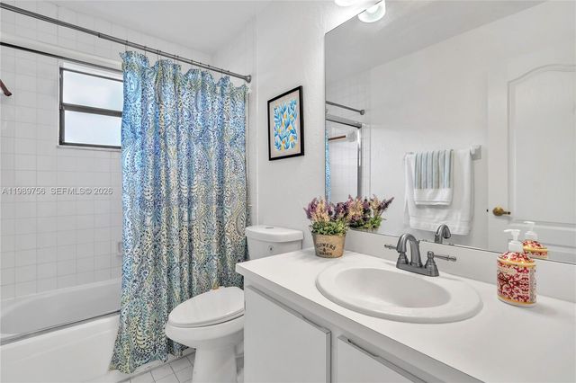 9300 NW 32nd Mnr, Sunrise, FL 33351