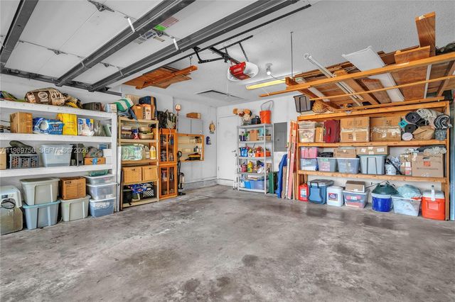 9300 NW 32nd Mnr, Sunrise, FL 33351