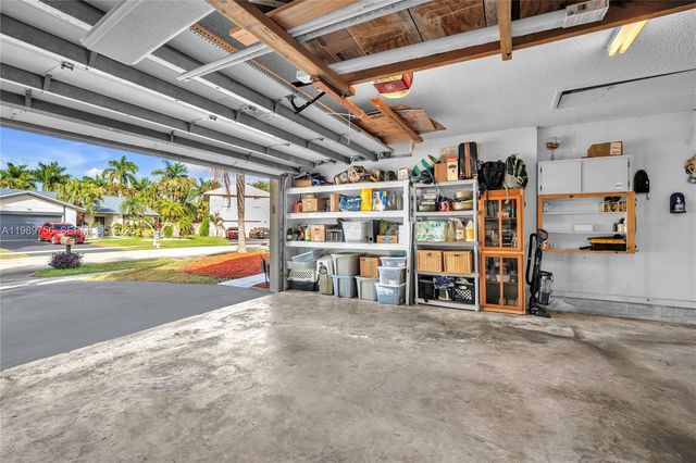 9300 NW 32nd Mnr, Sunrise, FL 33351