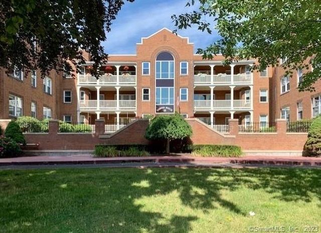 15 Highland Street 305, West Hartford, CT 06119