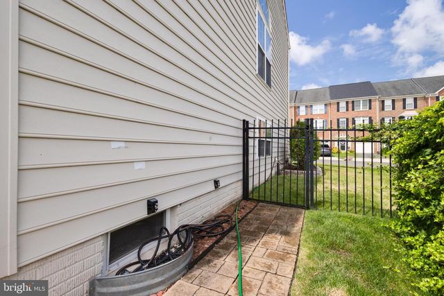 6702 SELBOURNE LN, Gainesville, VA 20155