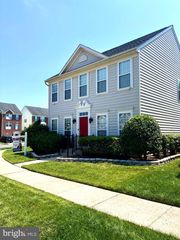 6702 SELBOURNE LN, Gainesville, VA 20155