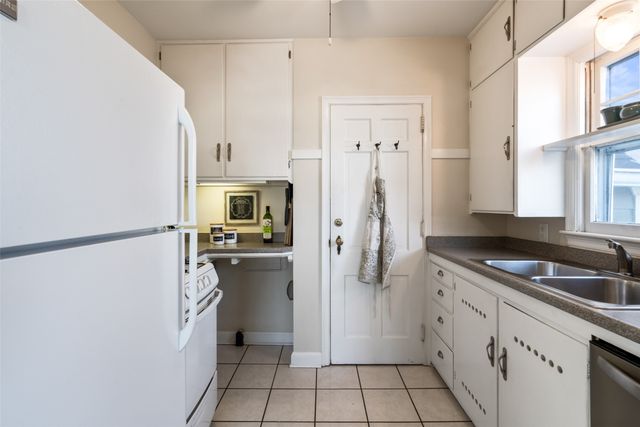 3218 Wright Street, Des Moines, IA 50316