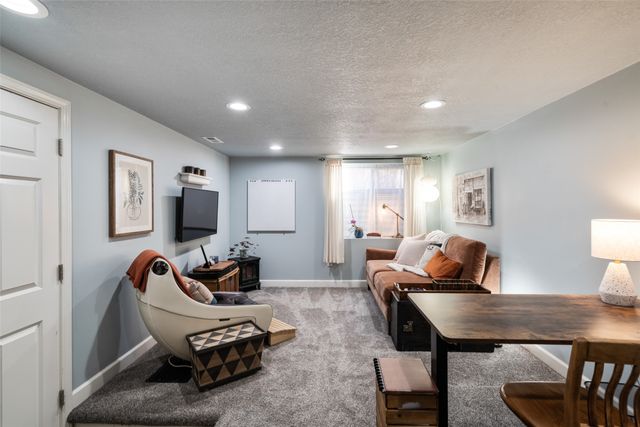 3218 Wright Street, Des Moines, IA 50316