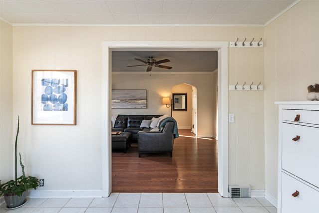 3218 Wright Street, Des Moines, IA 50316