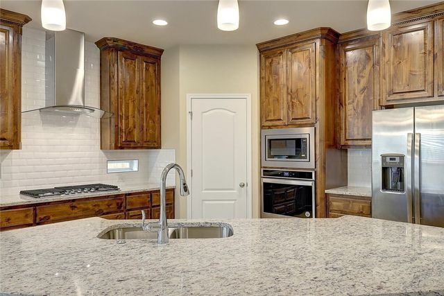 2202 Crystal Bay Dr, Corpus Christi, TX 78414