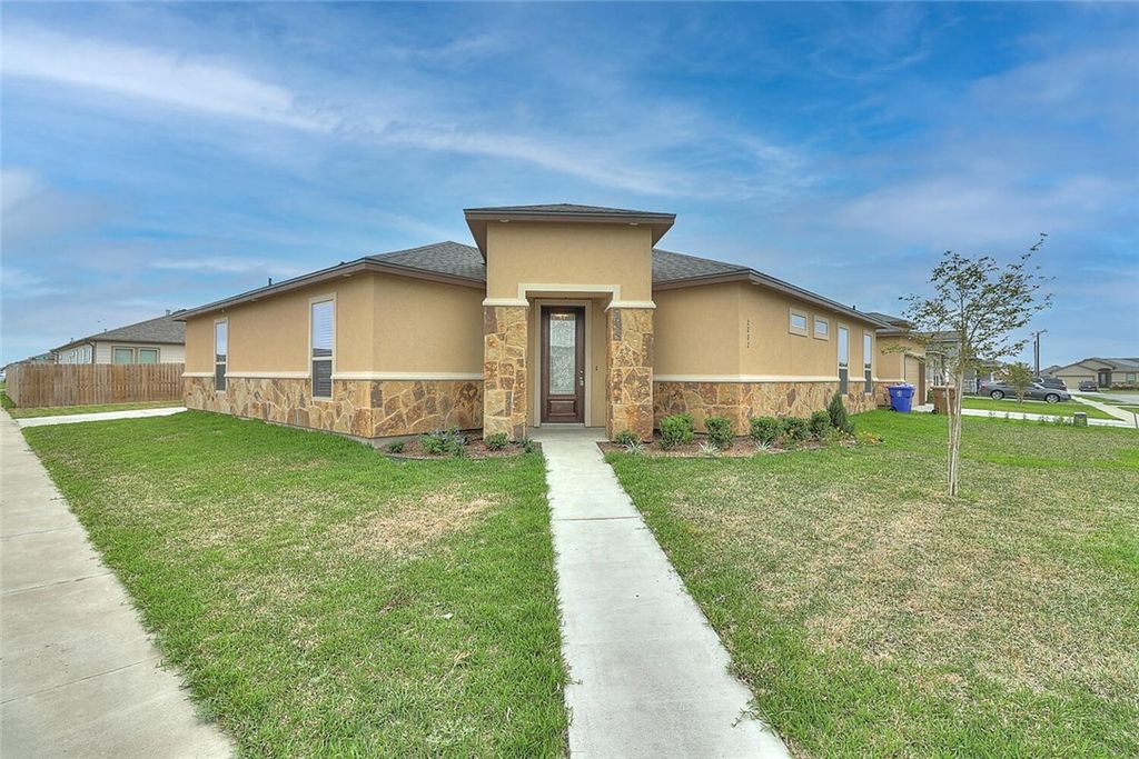 2202 Crystal Bay Dr, Corpus Christi, TX 78414