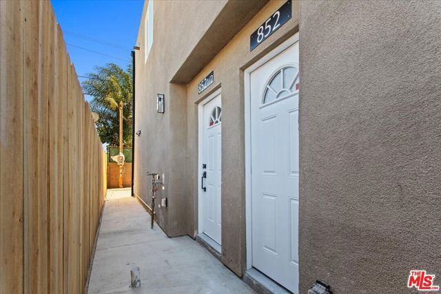 850 W Gage Avenue, Los Angeles, CA 90044