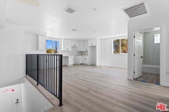850 W Gage Avenue, Los Angeles, CA 90044