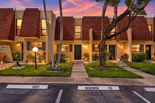 8979 Palm Tree Ln 8979, Pembroke Pines, FL 33024