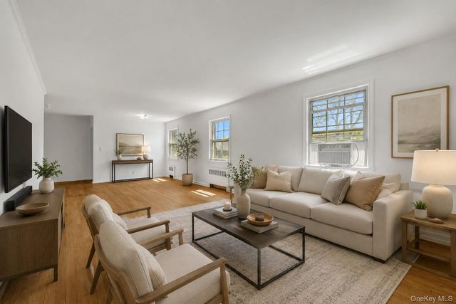 45 Robins Crescent 45, New Rochelle, NY 10801
