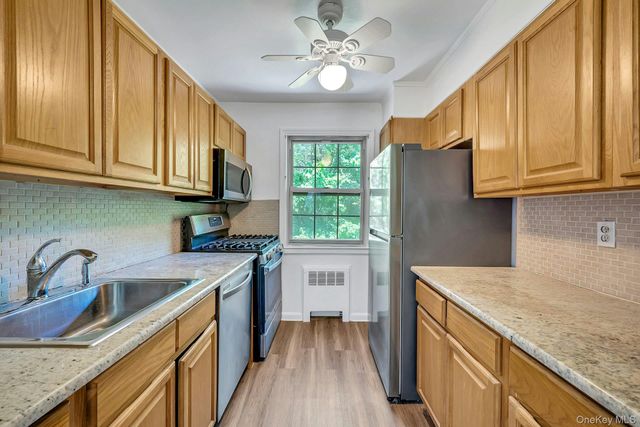 45 Robins Crescent 45, New Rochelle, NY 10801