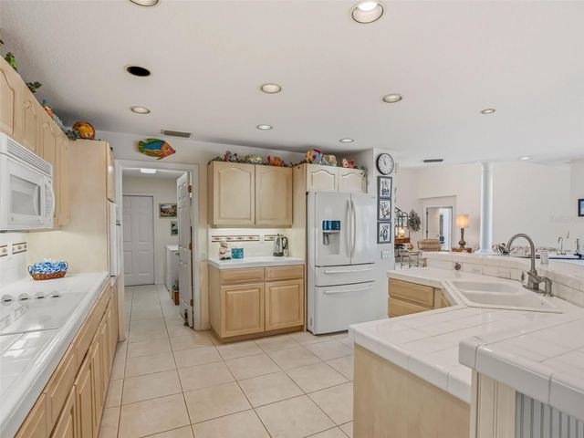 5321 GREENS DRIVE, Lady Lake, FL 32159