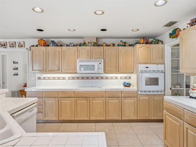 5321 GREENS DRIVE, Lady Lake, FL 32159