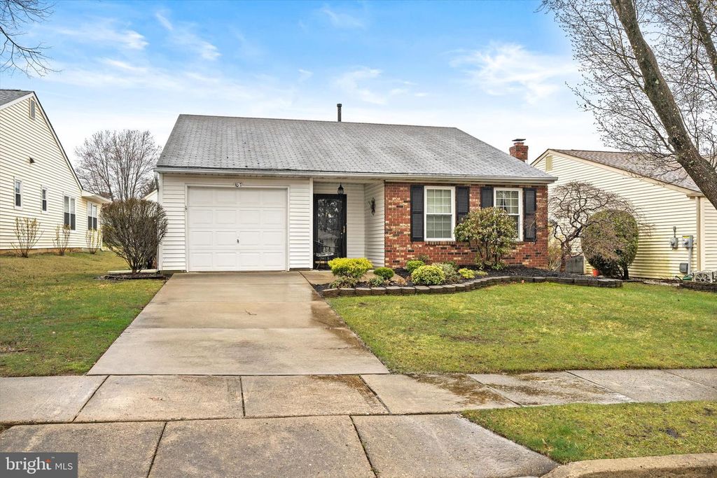 107 CARRIAGE HILL COURT, Columbus, NJ 08022