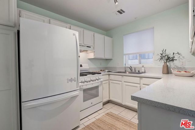 9815 Regent Street 2, Los Angeles, CA 90034