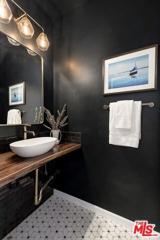 9815 Regent Street 2, Los Angeles, CA 90034