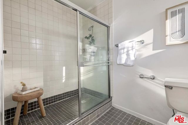 9815 Regent Street 2, Los Angeles, CA 90034