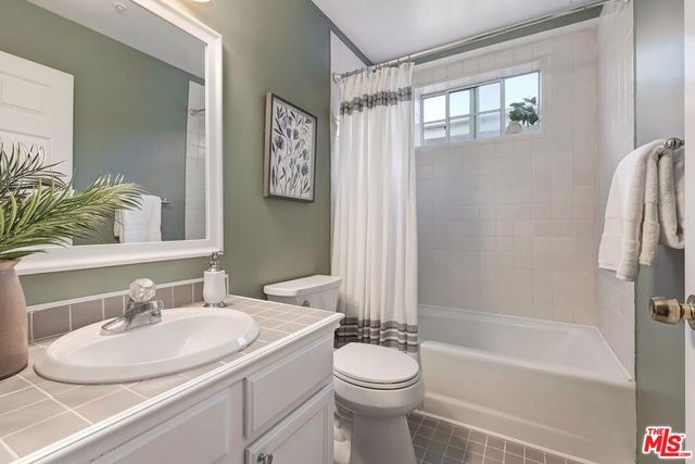9815 Regent Street 2, Los Angeles, CA 90034