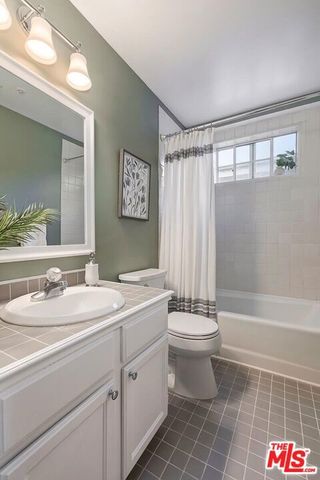 9815 Regent Street 2, Los Angeles, CA 90034