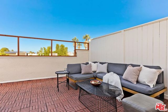 9815 Regent Street 2, Los Angeles, CA 90034