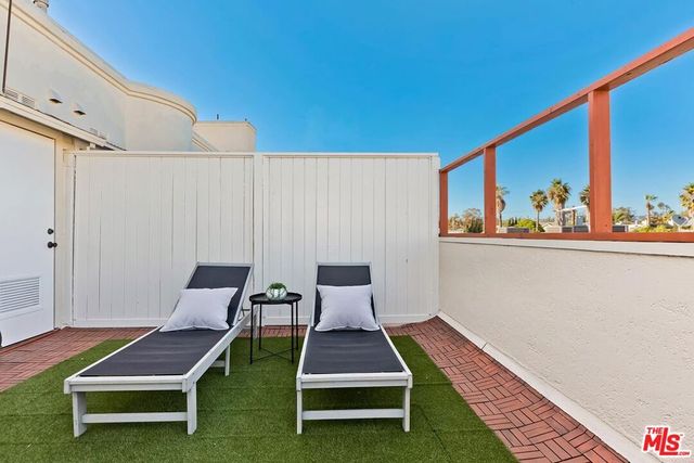 9815 Regent Street 2, Los Angeles, CA 90034