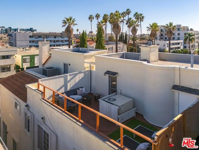 9815 Regent Street 2, Los Angeles, CA 90034