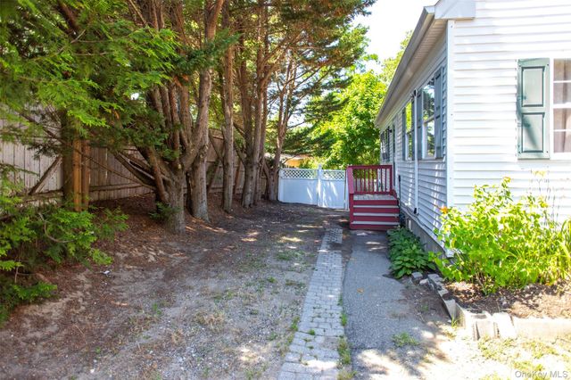 32 Birch Court, Riverhead, NY 11901