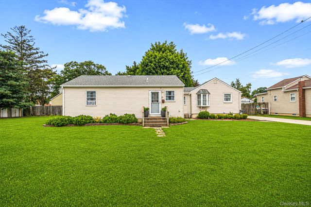21 Cherokee Drive, Bay Shore, NY 11706