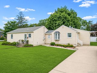 21 Cherokee Drive, Bay Shore, NY 11706