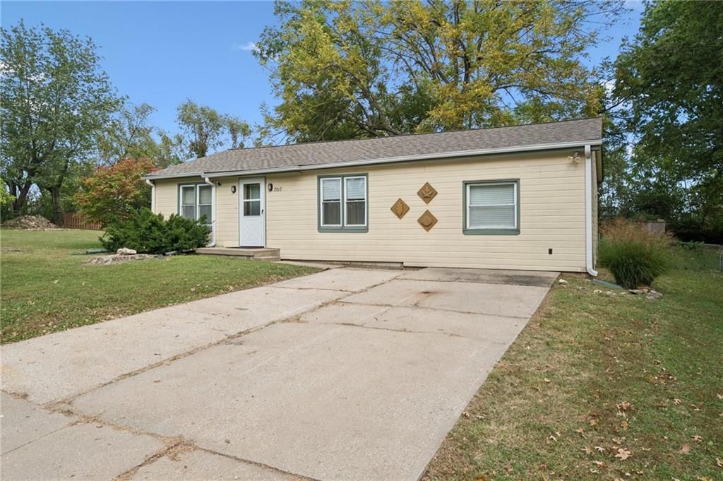 2012 NE Adams Dairy Road, Blue Springs, MO 64014